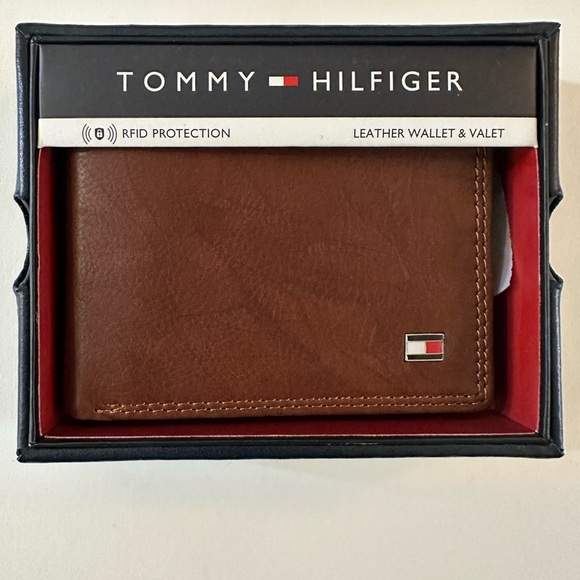 Tommy Hilfiger Brown Key & Card Holder - Picture 1 of 4